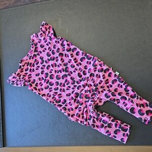 POSH PEANUT ONE PIECE PAJAMA.  SHORT SLEEVE. GENTLY WORN , NO STAINS